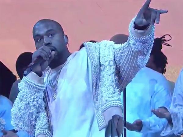#CherryJuice: Kanye West Performs Ultralight Beam On SNL
